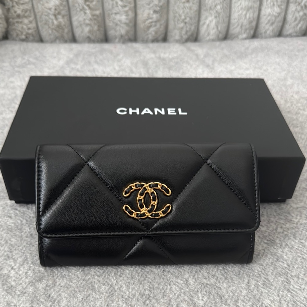 Chanel Black Quilted Leather Wallet